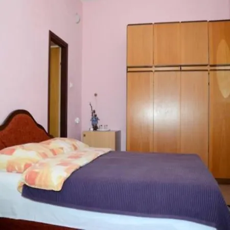 Ana Apartment *